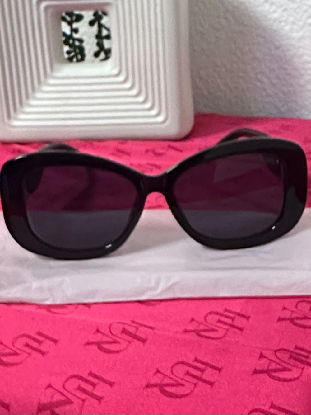 Classic Black Women's Oversized Sunglasses